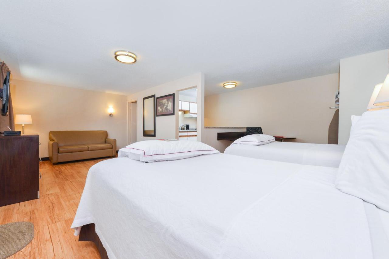 Red Roof Inn Plus+ & Suites גילפורד מראה חיצוני תמונה