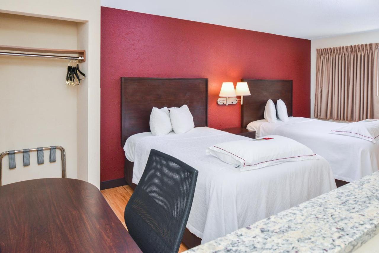Red Roof Inn Plus+ & Suites גילפורד מראה חיצוני תמונה