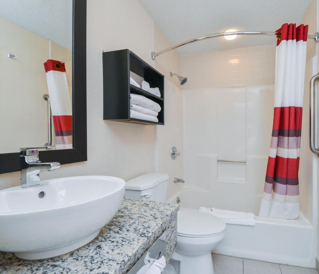 Red Roof Inn Plus+ & Suites גילפורד מראה חיצוני תמונה