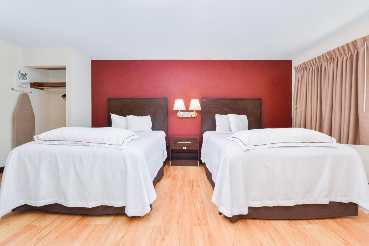Red Roof Inn Plus+ & Suites גילפורד מראה חיצוני תמונה