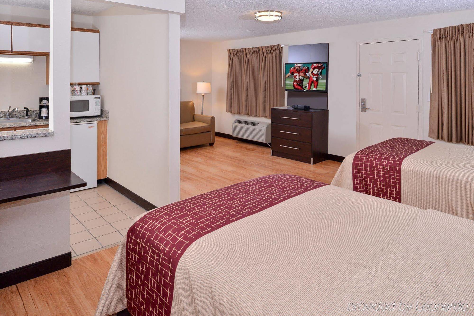 Red Roof Inn Plus+ & Suites גילפורד מראה חיצוני תמונה
