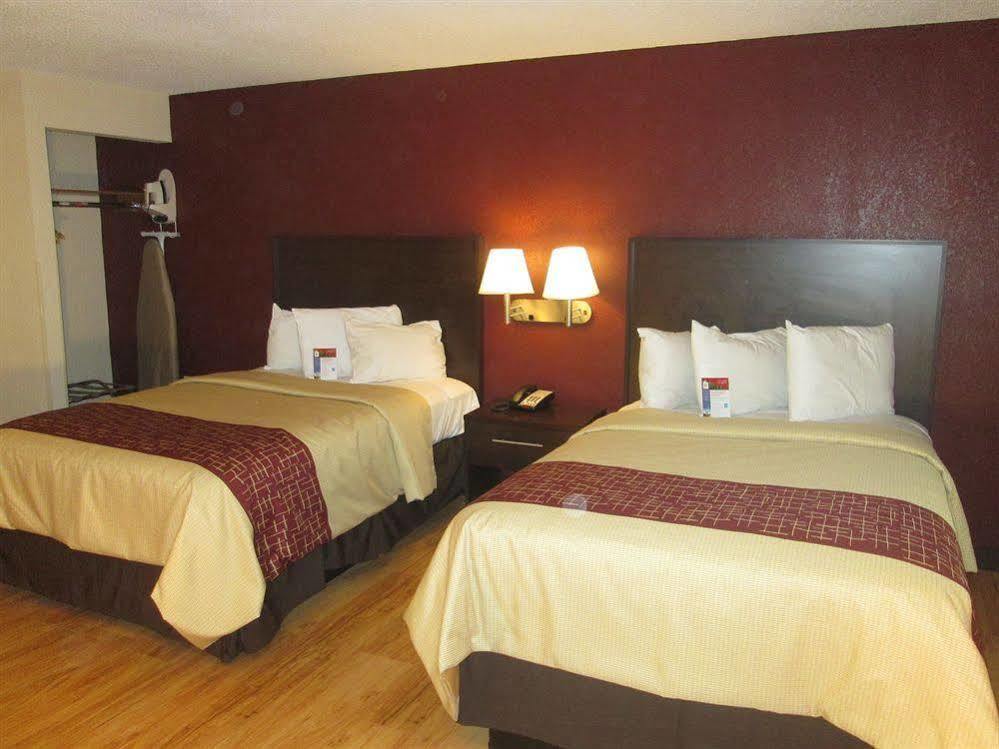 Red Roof Inn Plus+ & Suites גילפורד מראה חיצוני תמונה